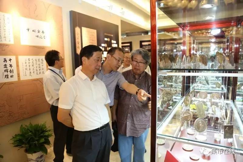 首站“國際幣章藝術(shù)展”在中國金幣總公司開展