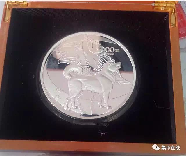 生肖狗年金銀幣上的防偽微縮文字你發(fā)現(xiàn)了嗎？