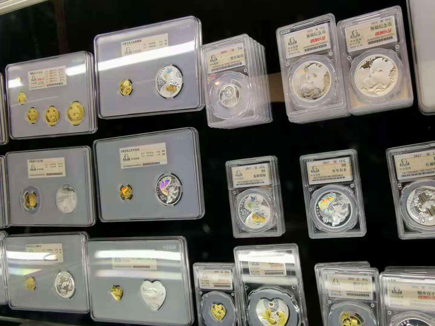 中金國(guó)衡上海送評(píng)中心參展2018年第一屆中國(guó)國(guó)際錢幣上海展銷會(huì)